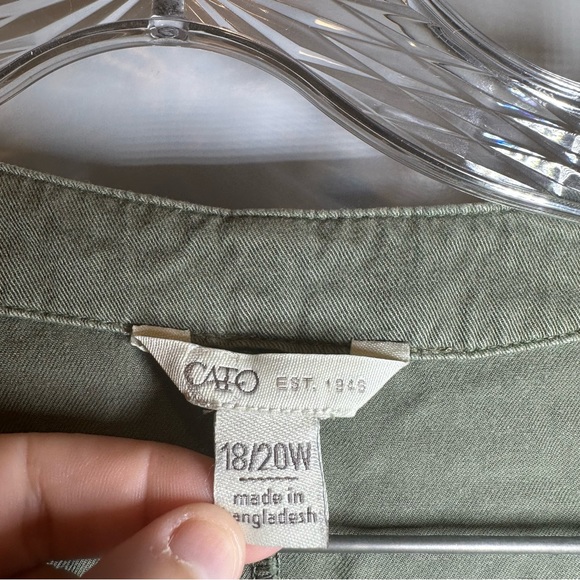 Cato Green V Neck 3/4 Roll Tab Sleeve Blouse 18/20W - Picture 2 of 10